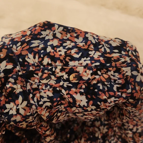 Vince Camuto Fresh Blooms Print 3/4 Sleeve Button Shoulder Chiffon Blouse size M - Picture 14 of 14
